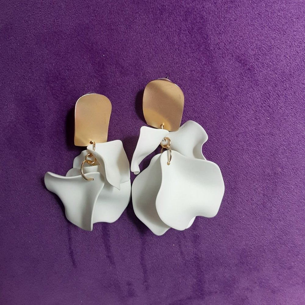 Francesca's White and Gold Earrings